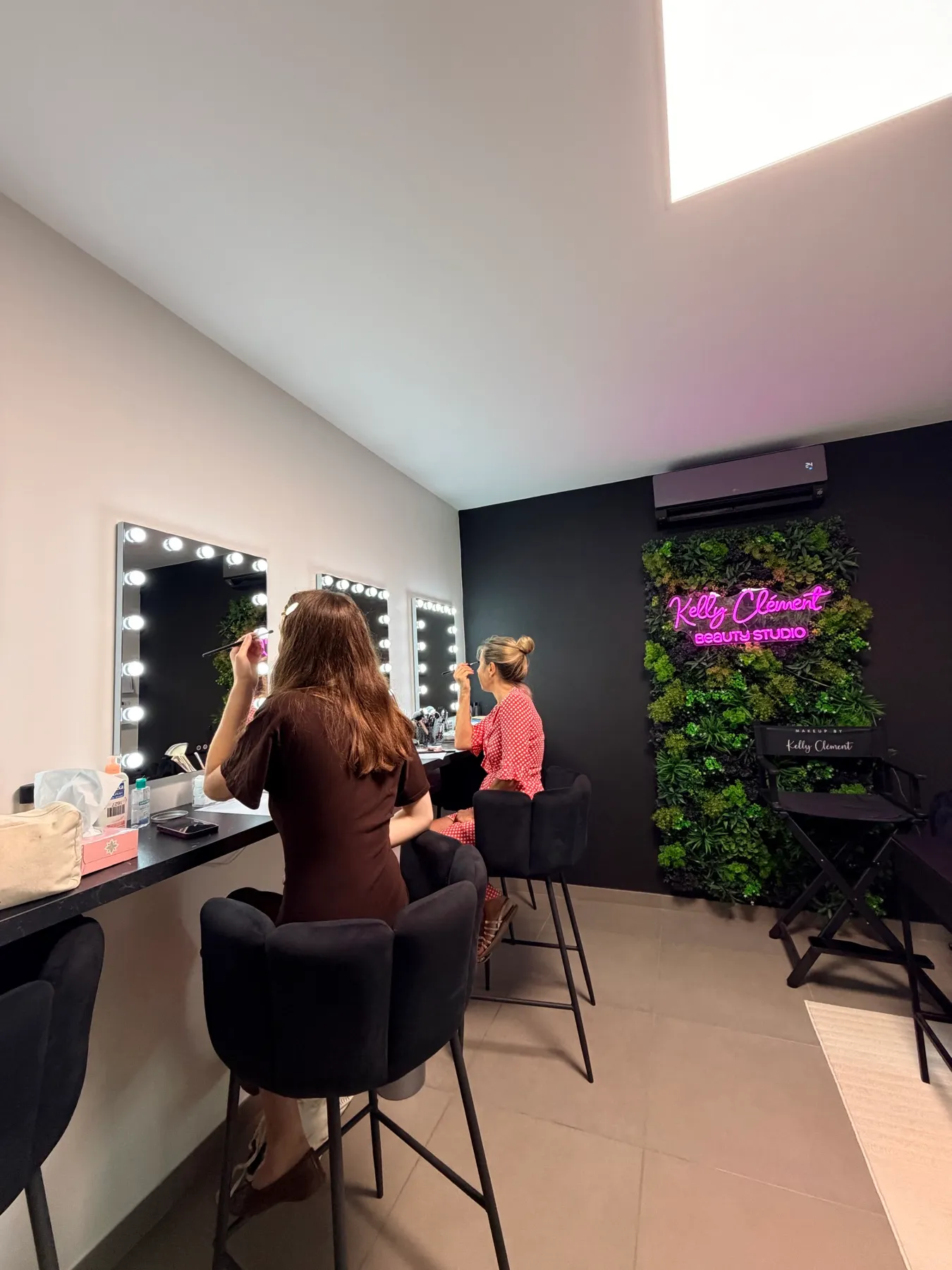 Cours de maquillage en groupe au Studio Kelly Clément